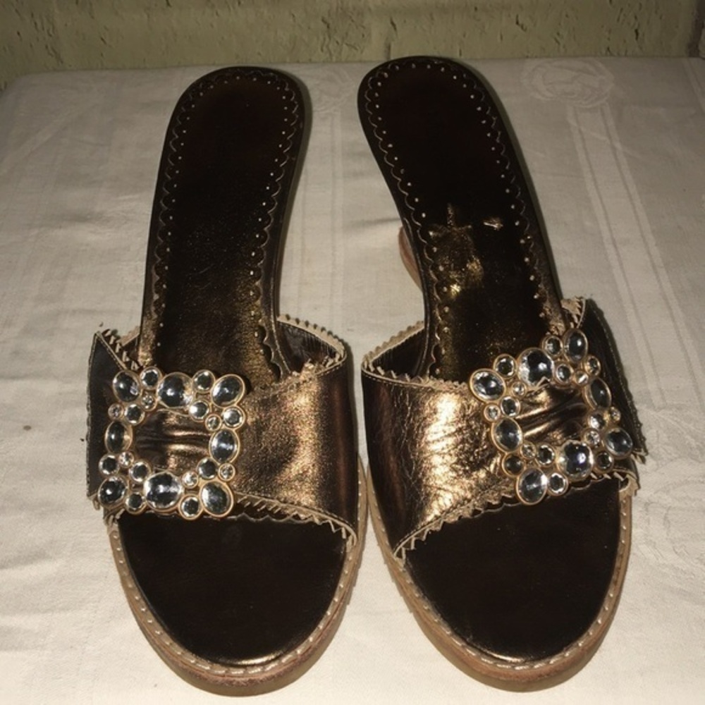 Madeline Gold Jewel. Wedge sandal .